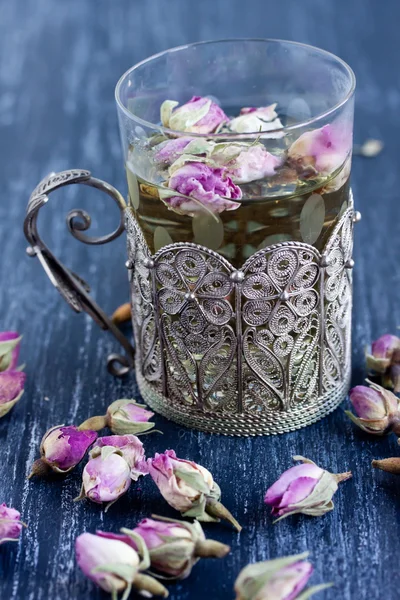 Tea with rose buds — Stock Photo, Image