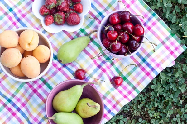 Verschiedene Früchte aus nächster Nähe — Stockfoto