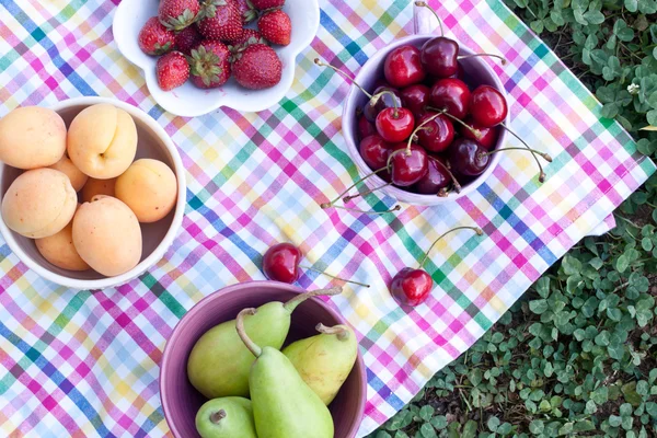 Frutta assortita da vicino — Foto Stock