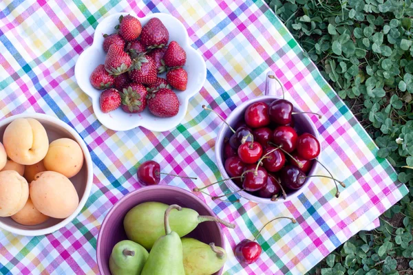 Frutta assortita da vicino — Foto Stock