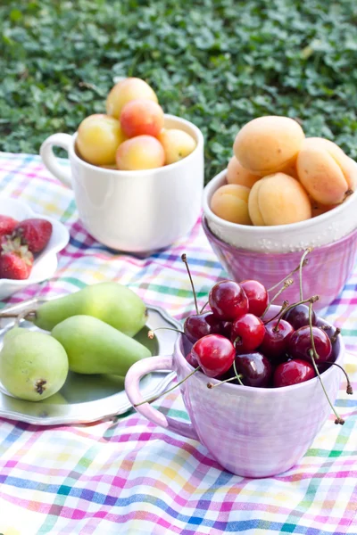 Frutos variados de perto — Fotografia de Stock