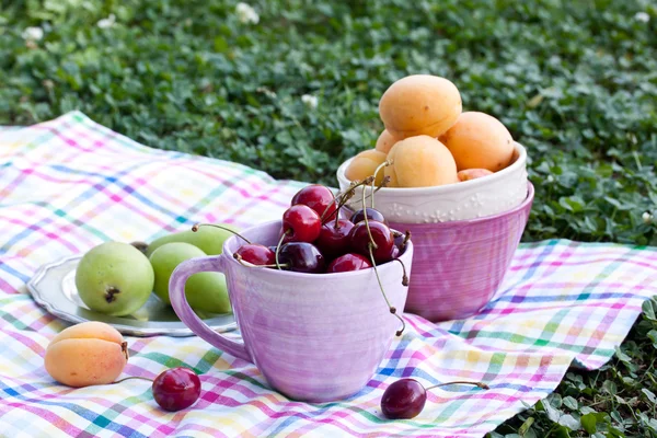 Frutta assortita da vicino — Foto Stock