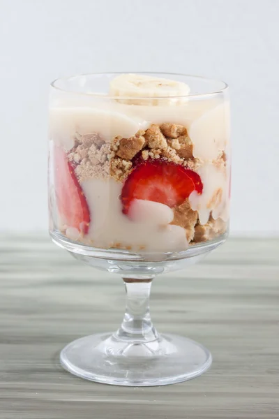 Trifle dessert with strawberries — Stock Photo, Image