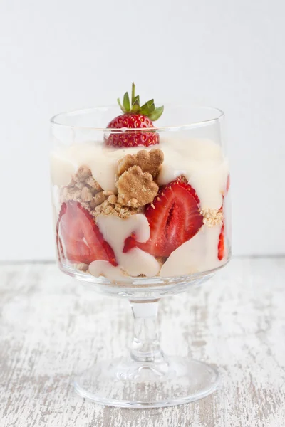 Trifle dessert with strawberries — Stock Photo, Image