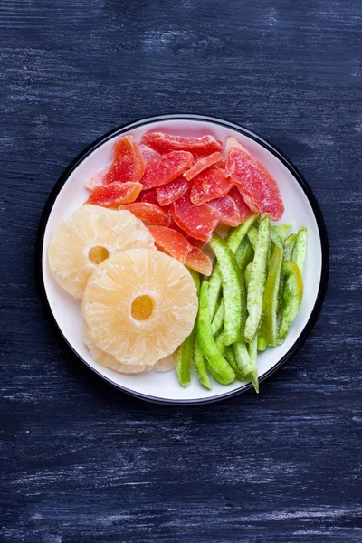 Gedroogde ananas, papaja en pummelo — Stockfoto