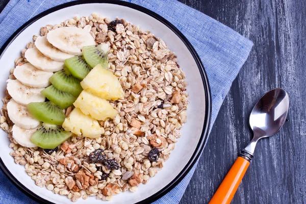 Muesli con fruta y leche — Foto de Stock