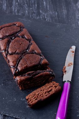 bir siyah çikolatalı kek