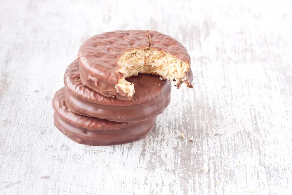 Sanduíche de marshmallow coberto com chocolate — Fotografia de Stock