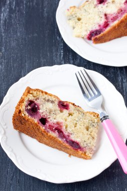 vişneli pasta dilimi