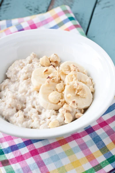 Oatmeal with milk and fresh fruit — Stock Photo, Image