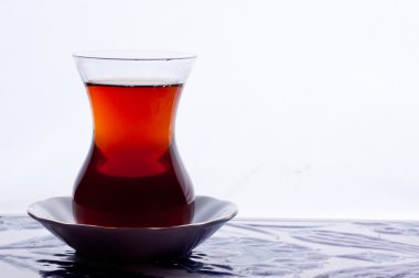 Türk çay bardağı siyah çay