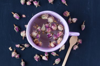 kurutulmuş gül bud çay