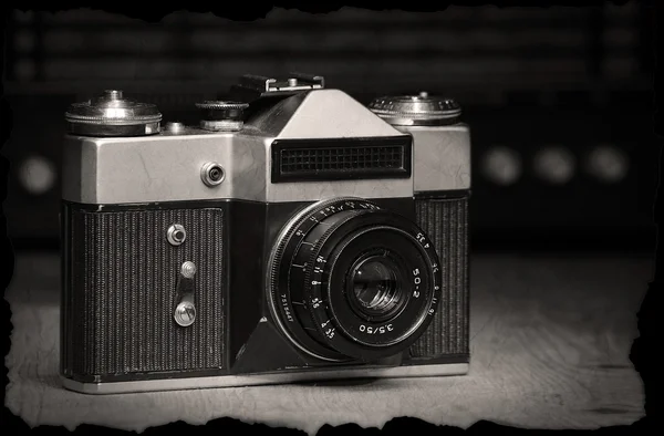 Old manual camera with old radio — Stock Photo, Image