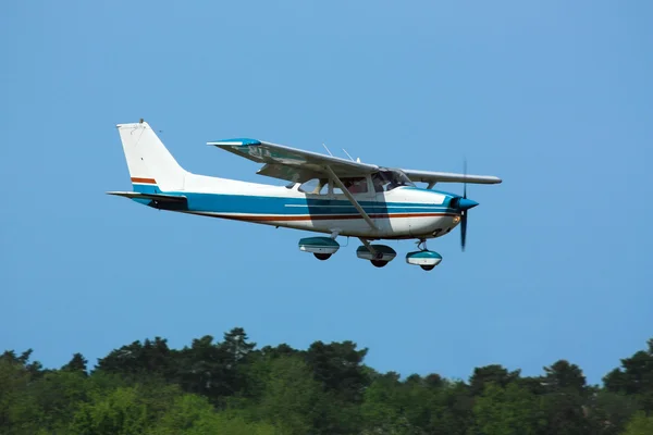 Avión ligero en final — Foto de Stock