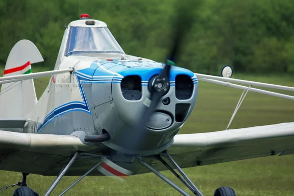 Pawnee towing plane — Stock Photo, Image