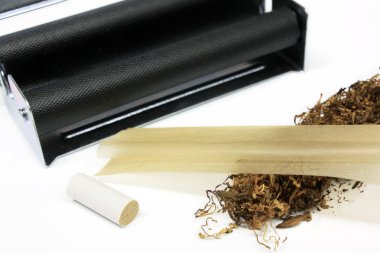Tütün ile süzgeç ve haddeleme makine