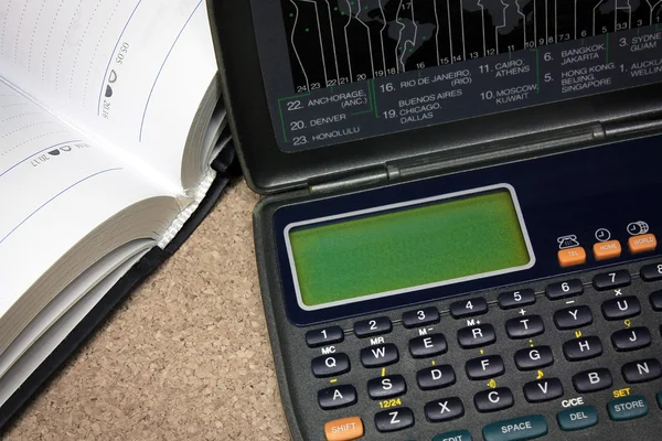 Calculatrice gestionnaire, journal numérique avec ordinateur portable — Photo