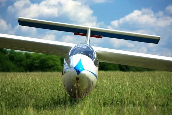 Avião de planador na grama — Fotografia de Stock