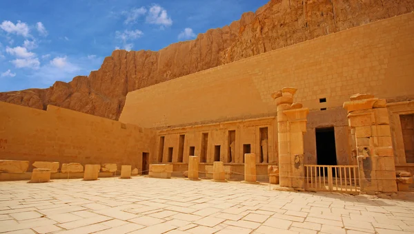 Ancient ruins of Karnak temple in Luxor. Egypt — Stock Photo, Image