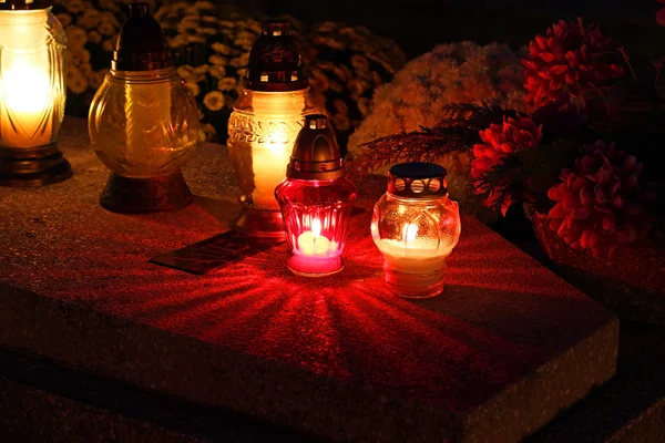 Cemetary decorated with candles for All Saints Day at night — Stock Photo, Image