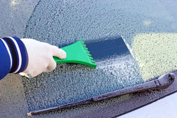 Cleaning frozen car window from the ice — Stock Photo, Image
