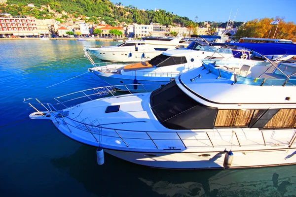 Yachten in der Bucht von Zakynthos. Griechenland. — Stockfoto