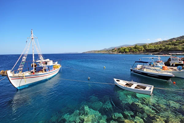 Yacht nella baia isola di Zante. Grecia . — Foto Stock