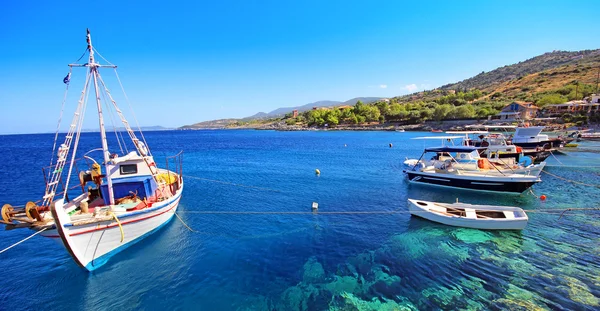 Yacht nella baia isola di Zante. Grecia . — Foto Stock