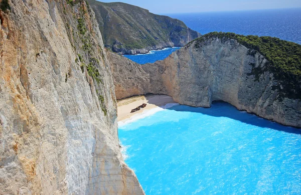 Navagio Beach på ön Zakynthos i solnedgången, Grekland — Stockfoto