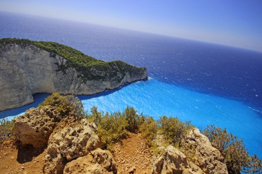 Navagio Beach (batık beach) gün batımında Zakynthos adada. Yunanistan