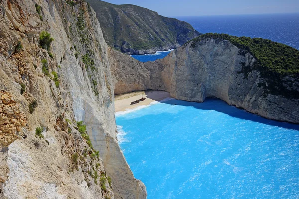 Navagio Beach (skeppsbrott stranden) på ön Zakynthos i solnedgången. Grekland . — Stockfoto