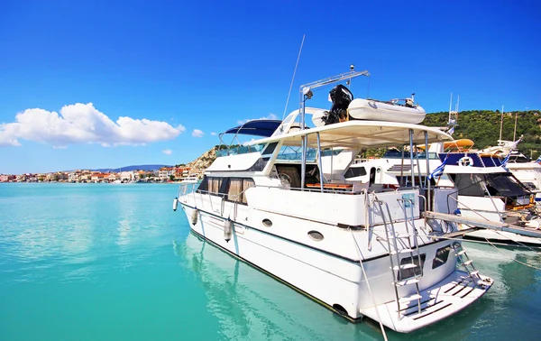 Yachten in der Bucht von Zakynthos. Griechenland . — Stockfoto