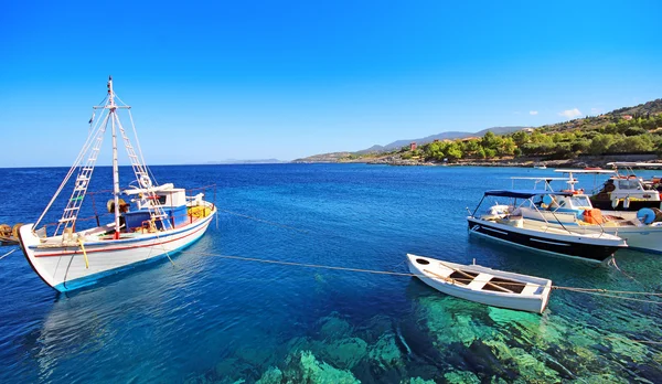 Yacht nella baia isola di Zante. Grecia  . — Foto Stock