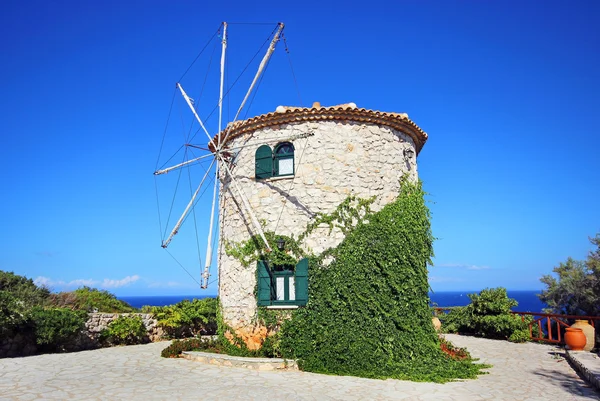 Moinho de vento velho na ilha de Zakynthos, Grécia — Fotografia de Stock