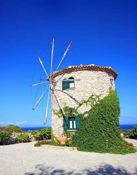 Moinho de vento velho na ilha de Zakynthos, Grécia — Fotografia de Stock