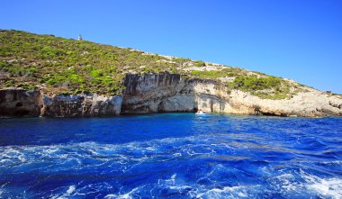 Mavi mağaralarda cliff adasının Zakynthos, Yunanistan.