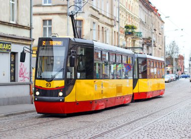 Grudziadz, Polonya - 24 Ekim 2015: Tramvay Caddesi'ndeki - Torunska Grudziadz, Polonya. Grudziadz Vistula bulunan tarihi bir şehirdir.