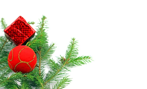 Decoraciones de Navidad sobre un fondo blanco. — Foto de Stock