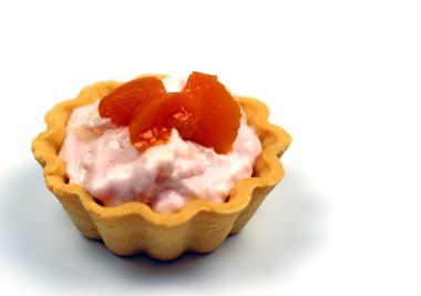 Beyaz arka planda izole edilmiş çikolatalı pasta