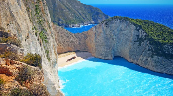 Idyllisk utsikt över vackra Navagio Beach - skeppsbrott på ön Zakynthos i Grekland — Stockfoto