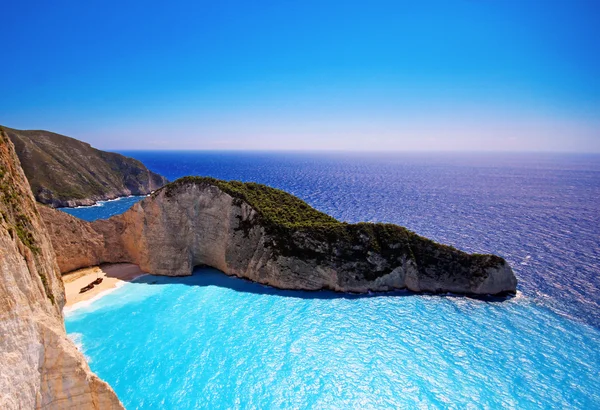 美しいのどかな景色ナヴァイオ ・ ビーチ - ギリシャのザキントス島の難破船します。 — ストック写真