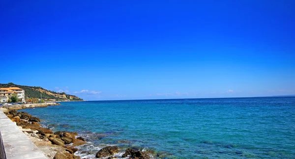 Eau turque de la baie sur l'île de Zante, Grèce — Photo