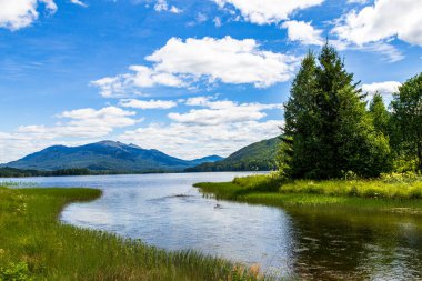 Tagasuk Gölü manzaraları. Kizya Dağı. Sibirya, Rusya
