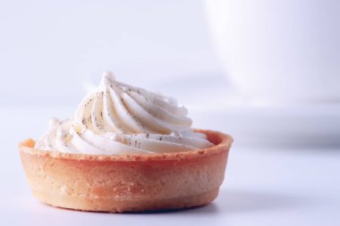 Çay ve kahve için popüler bir tatlı. Kremalı kekler.