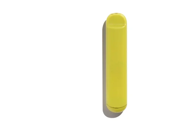 Sigaretta Elettronica Monouso Colore Giallo Sfondo Bianco Isolato Concetto Fumo — Foto Stock