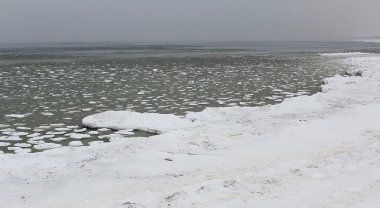 arka plan - su buz donuyor.