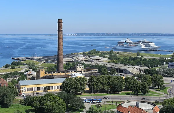 Panorama della città con la costa marina — Foto Stock