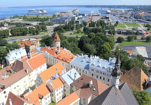 Panorama della città con la costa marina — Foto Stock