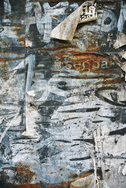 Slumpmässiga collaget textur papper på eroderad vägg — Stockfoto