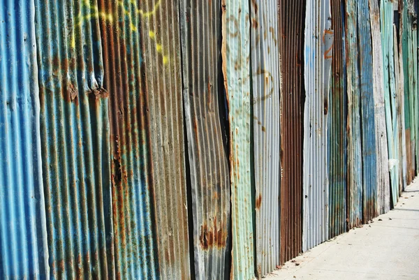 Textura metálica de la pared de estaño corrugado — Foto de Stock